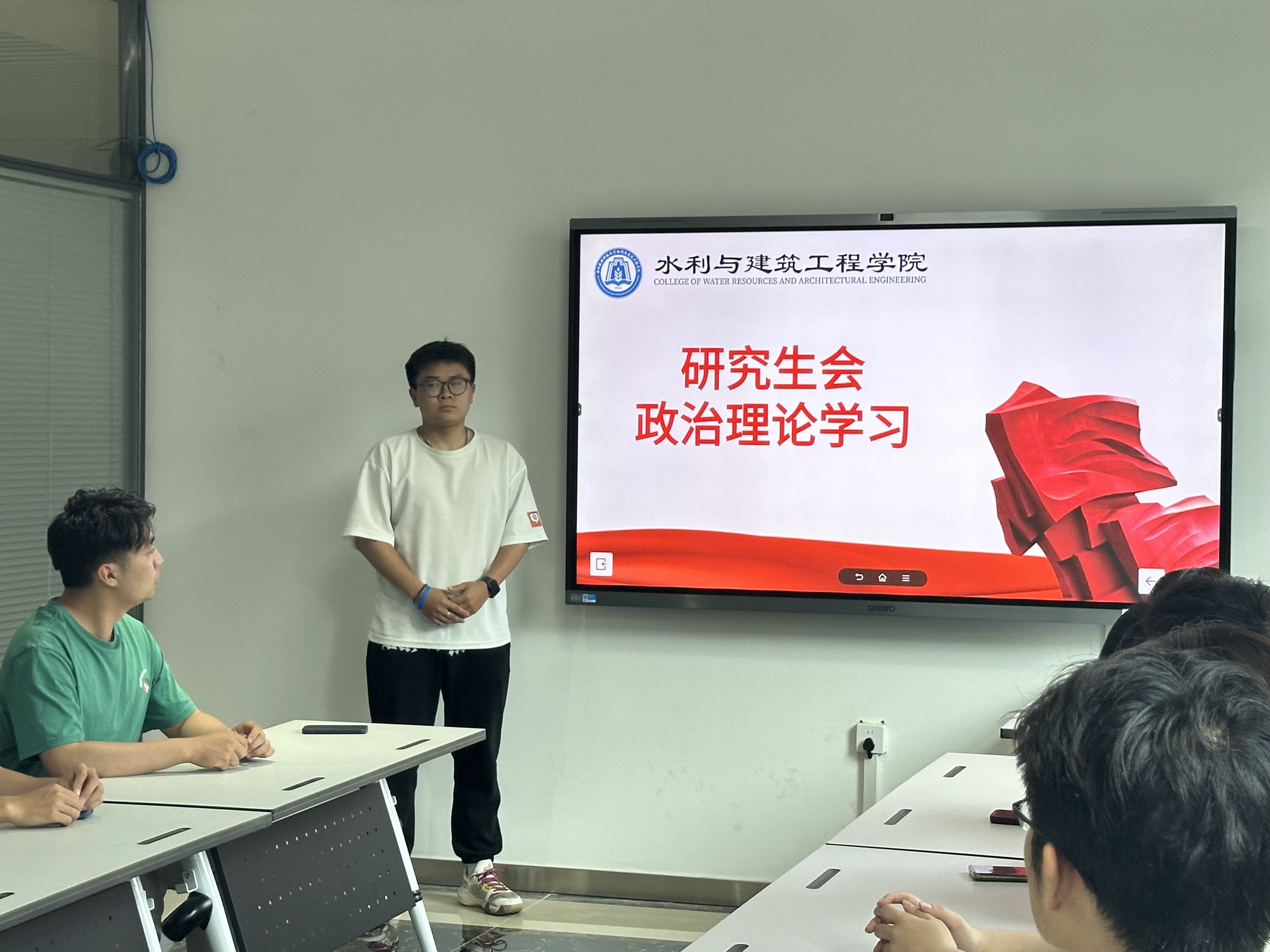 91成人
研会-2024年6月理论学习照片 (1).jpg